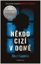 Někdo cizí v domě
