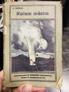 Kolem měsíce OSMERKA!