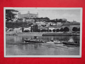Bratislava - Pressburg - Pozsony - Prešpurk, hrad, lodě, řeka (pohled)