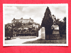 Karlovy Vary, pomník Beethhovena (pohled)