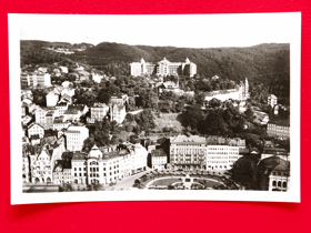Karlovy Vary, pohled od Jeleního skoku na Benešovo náměstí (pohled)
