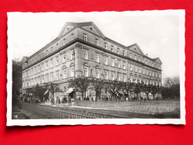 Karlovy Vary. Vojenský léčebný lázeňský ústav (pohled)