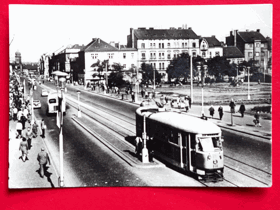 Plzeň, Třída prvního máje, tramvaj, auto, autobus (pohled)