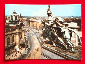 Praha. Náměstí Republiky, tramvaj, auto (pohled)