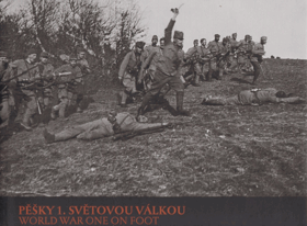 Pěšky 1. světovou válkou Objektivem neznámého vojáka