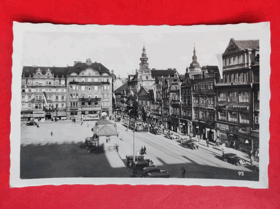 Plzeň - Nám. Ad. Hitlera - Pilsen - Adolf Hitler - Platz, tramvaj, auto (pohled)