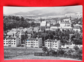 Český Krumlov - pohled z Křížové hory na město, chrám Sv. Víta a zámek (pohled)