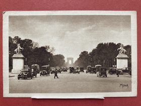 Paris. L'Avenue des Champs-Élysées et les Chevaux de Marly