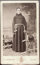 Mladý kněz EGER-ATELIER J.L.BERGLER. KABINETNÍ FOTOGRAFIE-KABINETKA