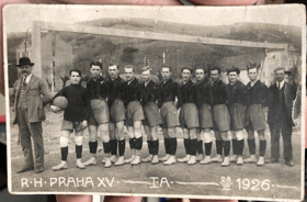 Orig.A6 fotografie Fotbal R.H.Praha XV I.A vzadu jména hráčů