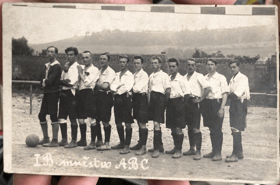 Orig.A6 fotografie Fotbal vzadu jména hráčů Mužstvo ABC?