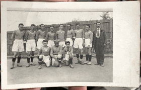 Orig.A6 fotografie Fotbal vzadu jména hráčů