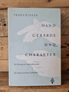Hand, Gebärde und Charakter. Ein Beitrag zur Ausdruckskunde der Hand und ihrer Gebärden.